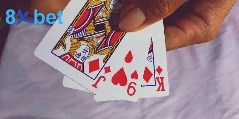 Chiến lược bắt bài mạnh và thăm dò bài yếu